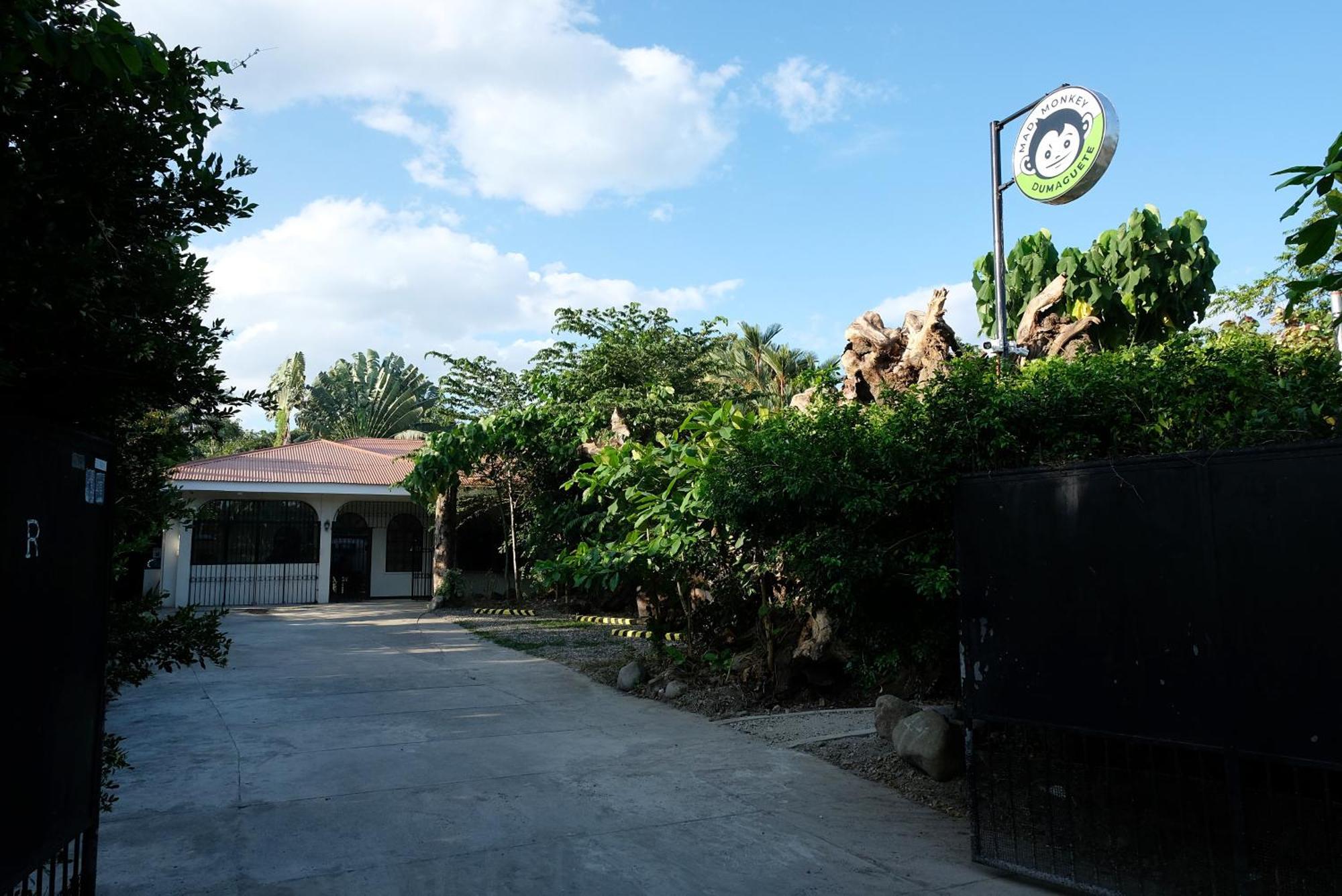 Ostello Mad Monkey Dumaguete Dumaguete City Esterno foto